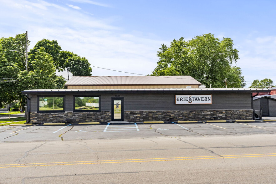 Primary Photo Of 770 E Franklin St, Huntington Restaurant For Sale