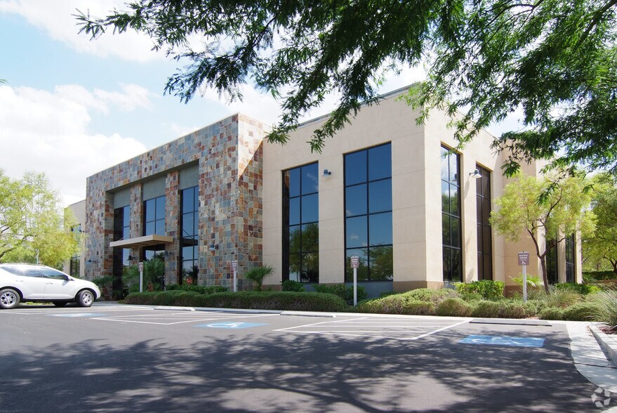 More Photos Of 1707 Village Center Cir, Las Vegas Office For Lease