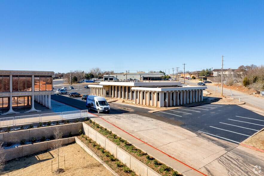 More Photos Of 416 NE 46th St, Oklahoma City Office For Lease