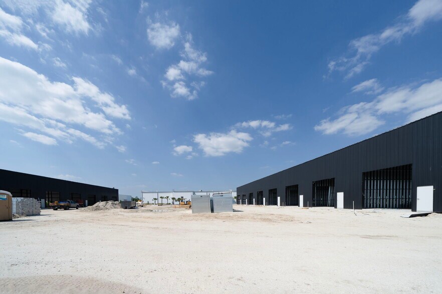 More Photos Of 8411-8419 Duffie Dr, Punta Gorda Industrial For Sale