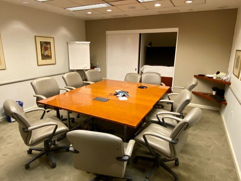 More Photos Of 633 Third Ave, New York Office For Sale