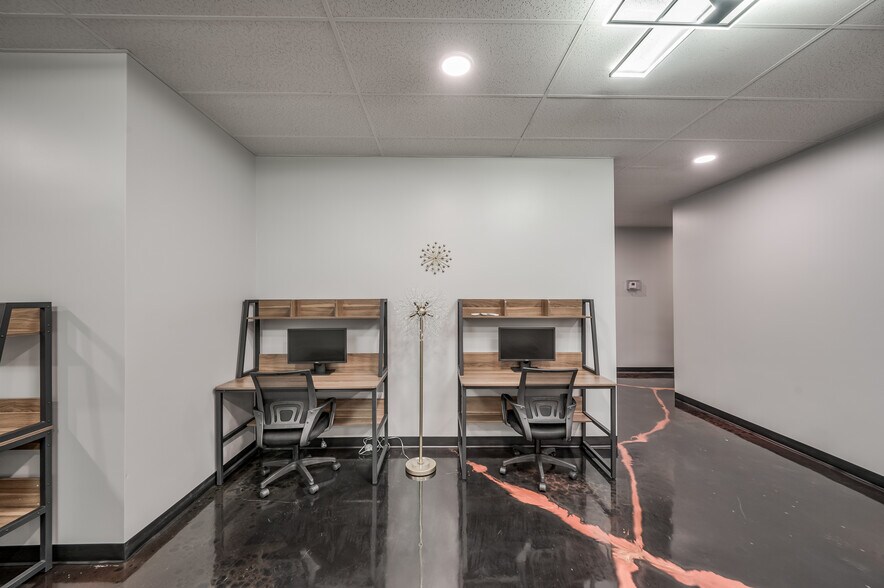 More Photos Of 21755 N I-45 Fwy, Spring Flex For Sale
