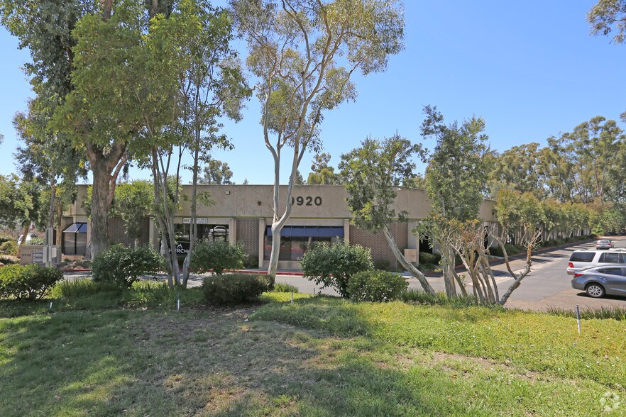 More Photos Of 9920 Scripps Lake Dr, San Diego Warehouse For Lease