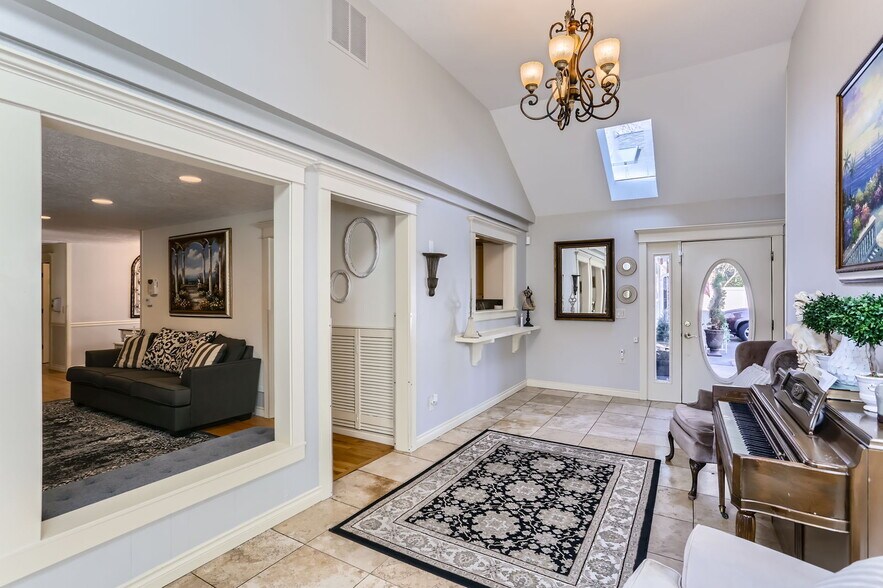 More Photos Of 5350 Lakeview Blvd, Lake Oswego Assisted Living For Sale