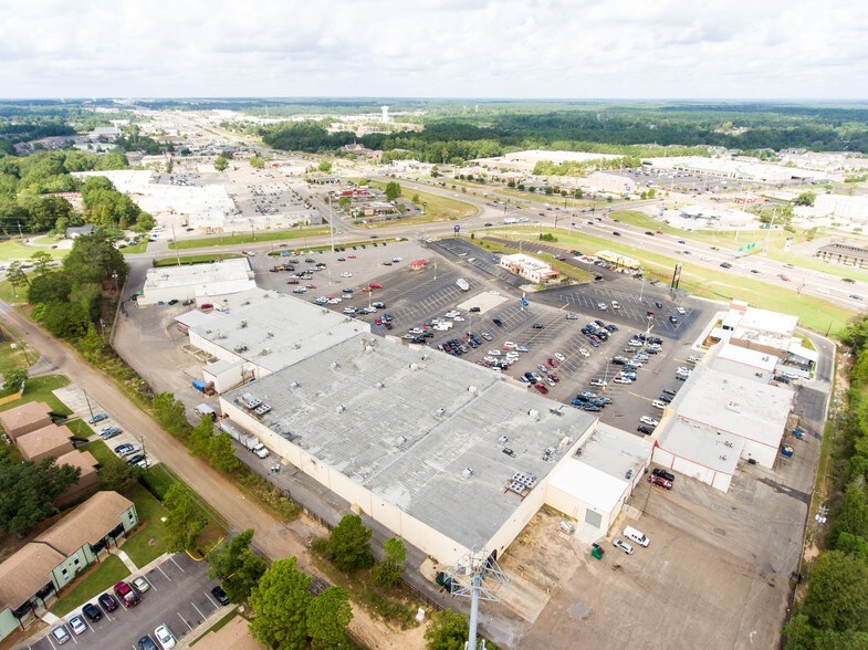 More Photos Of 4400 Hardy St, Hattiesburg Storefront For Sale