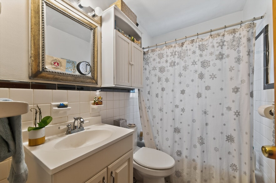 More Photos Of 827 Pinetree Dr, Decatur Apartments For Sale