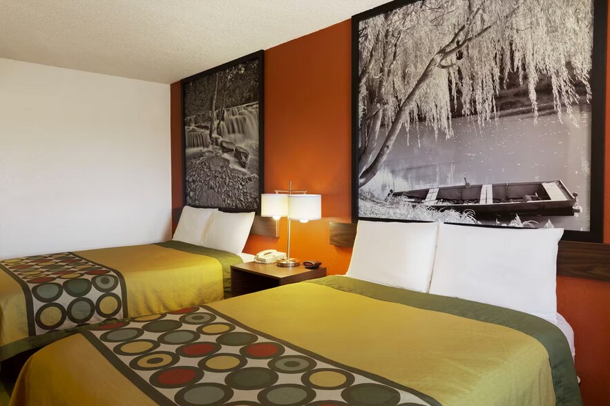 More Photos Of 4120 Williams Ave, Woodward Hotel For Sale