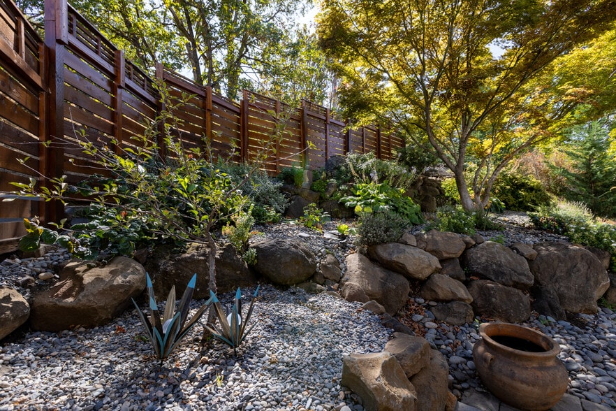 More Photos Of 407 Huskey Rd, Mosier Specialty For Sale
