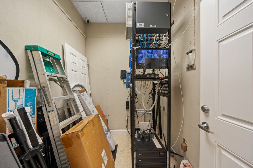 More Photos Of 17411 Bridge Hill Ct, Tampa Loft Creative Space For Sale