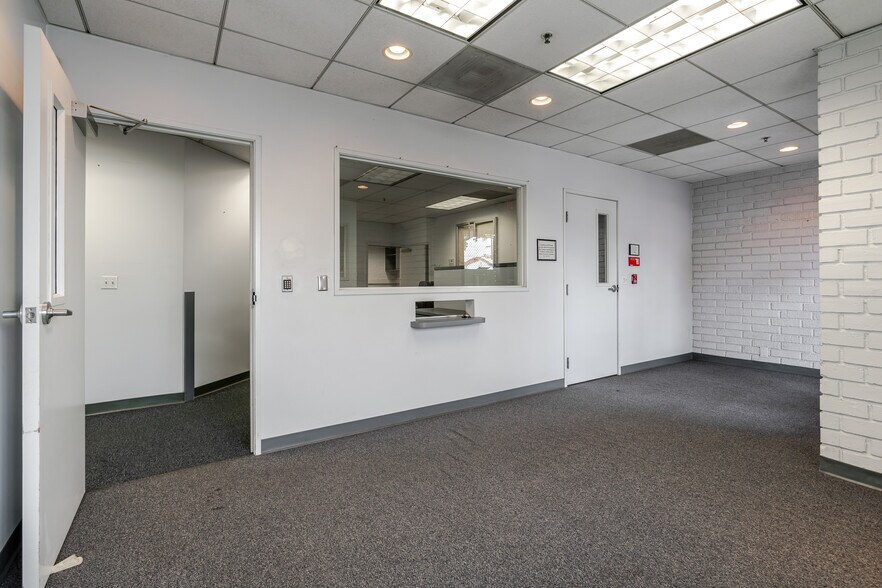 More Photos Of 700-710 W Wilson Ave, Glendale Office For Lease