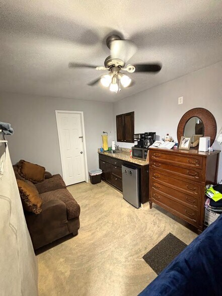 More Photos Of 10107 Goldcrest St, Houston Warehouse For Lease