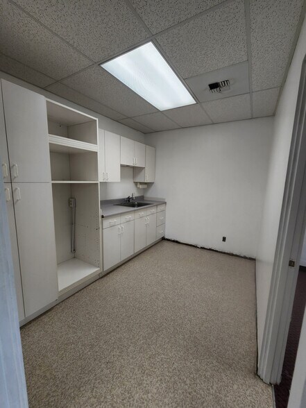 More Photos Of 2315-2317 Q St, Bakersfield Office For Lease