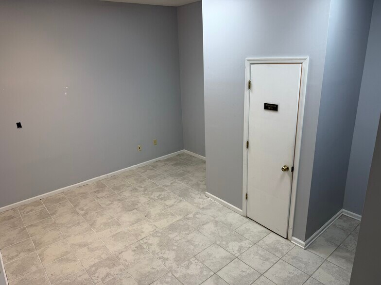 More Photos Of 131 & 133 Red Bank Road, Goose Creek Loft Creative Space For Lease