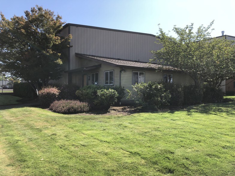 More Photos Of 90444 Boeing Dr, Eugene Airplane Hangar For Sale