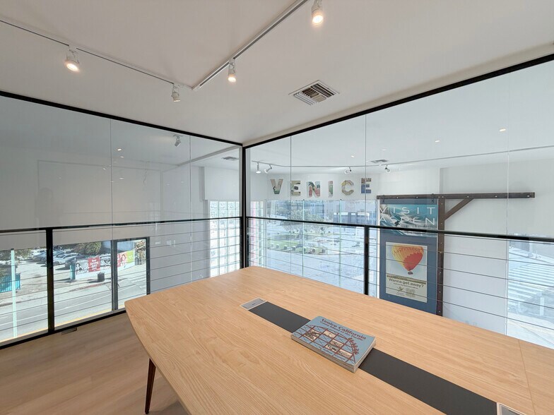 More Photos Of 1501 Main St, Venice Storefront Retail Office For Lease