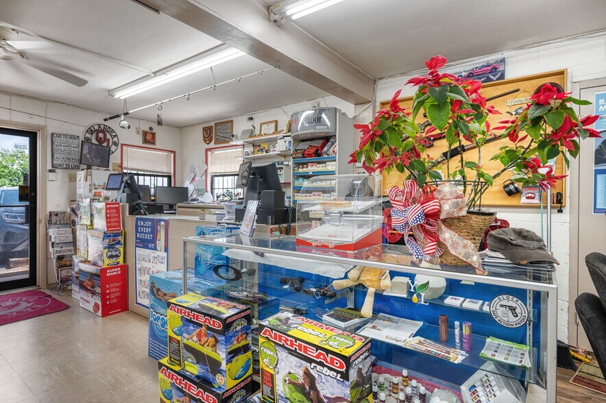 More Photos Of 10277 N 2130 Rd, Foss Convenience Store For Sale