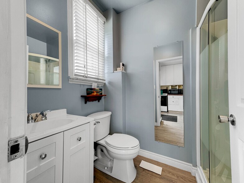 More Photos Of 273-275 Brant Av, Brantford Office For Sale