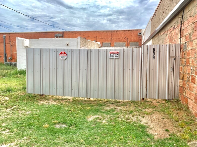 More Photos Of 809 Main Ave, Ralls Storefront Retail Office For Sale