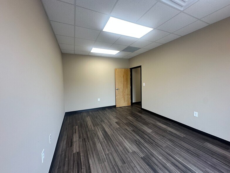 More Photos Of 4830 Marsett Pky, Cumming Light Manufacturing For Lease