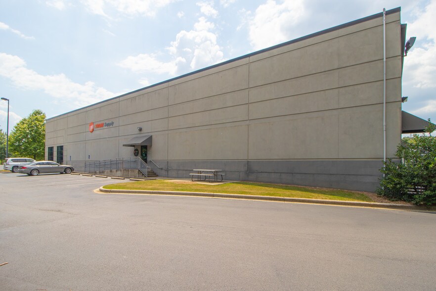 More Photos Of 1030 London Dr, Birmingham Light Distribution For Sale