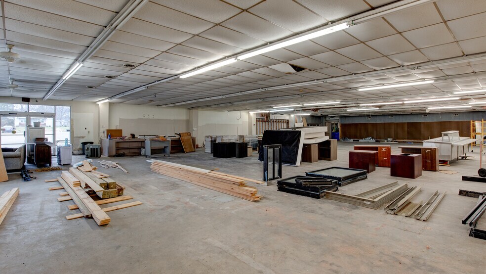 More Photos Of 2015 Payne st, Tell City Light Distribution For Sale