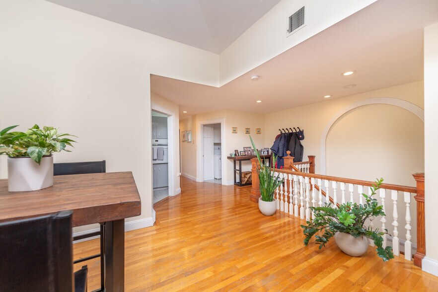 More Photos Of 470 Commonwealth Ave, Boston Apartments For Sale