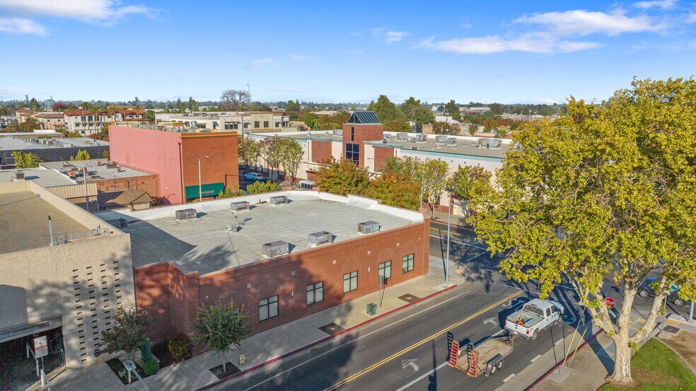 More Photos Of 125 S Bridge St, Visalia Office For Sale