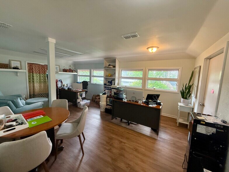 More Photos Of 1411 S 14th St, Fernandina Beach Office For Lease