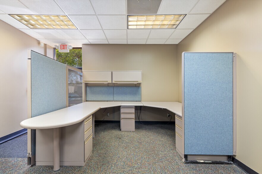 More Photos Of 212 S Main St, Grove Office For Sale