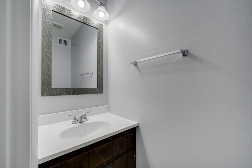 More Photos Of 1906 W Matthews Ave, Jonesboro Apartments For Sale