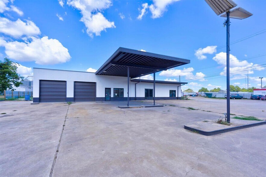 More Photos Of 623 N Richmond Rd, Wharton Auto Repair For Sale