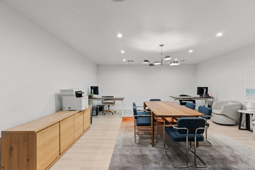 More Photos Of 24325 Main St, Newhall Office For Lease