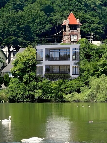 More Photos Of 20 Tower Pl, Roslyn Movie Theatre For Lease