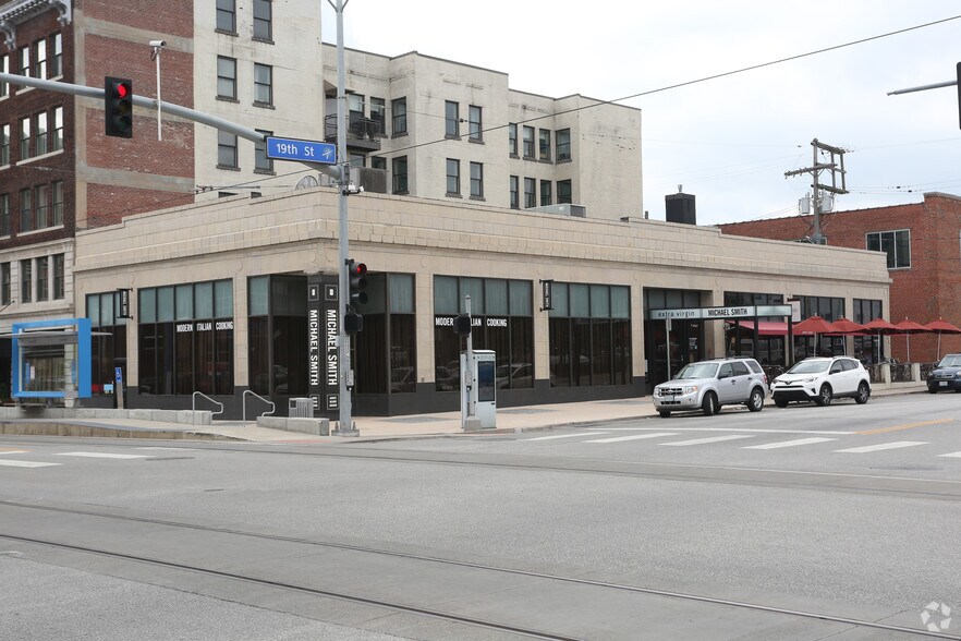 Primary Photo Of 1900 Main St, Kansas City General Retail For Lease