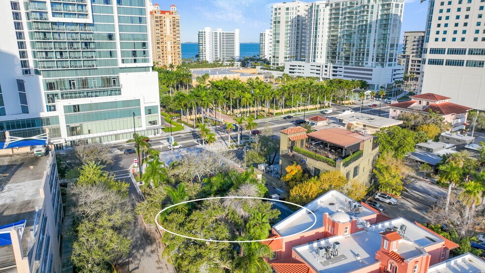 More Photos Of 1215 N Palm Ave, Sarasota Office For Sale