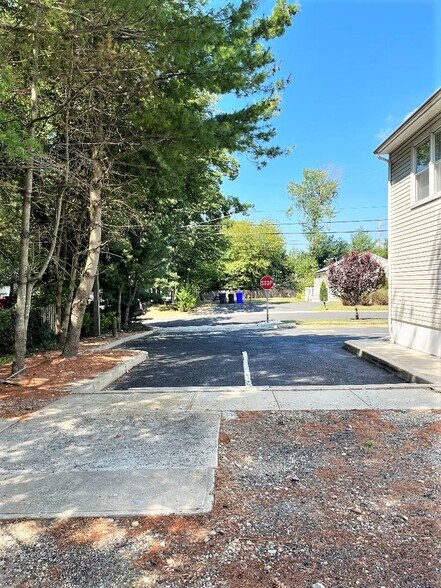 More Photos Of 366 Herbertsville Rd, Brick Medical For Lease