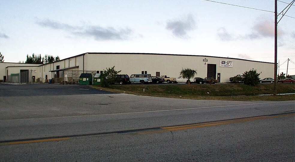 More Photos Of 12200 34th St N, Clearwater Warehouse For Lease