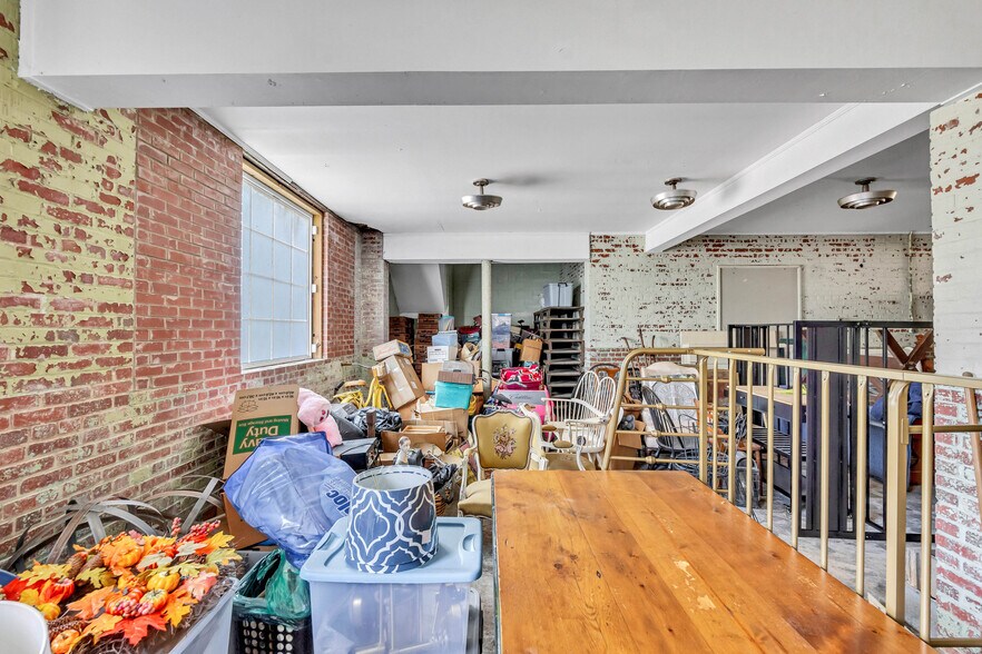 More Photos Of 217 E Aiken Rd, Eden Showroom For Lease