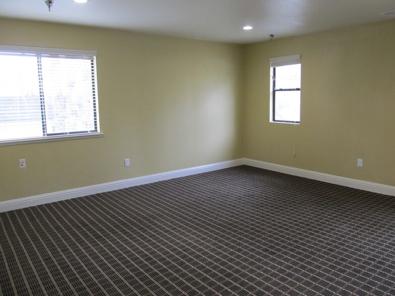 More Photos Of 1012 Sutton Way, Grass Valley Office For Lease
