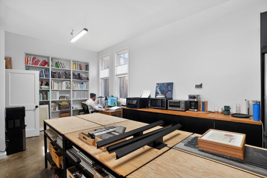 More Photos Of 2116 Locust St, Philadelphia Office For Lease