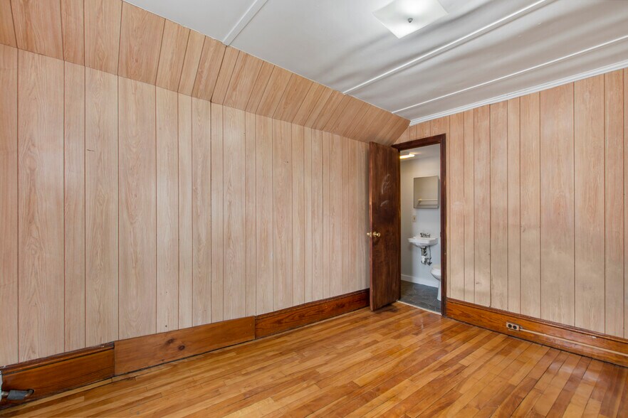 More Photos Of 4 Elm St, Lancaster Apartments For Sale