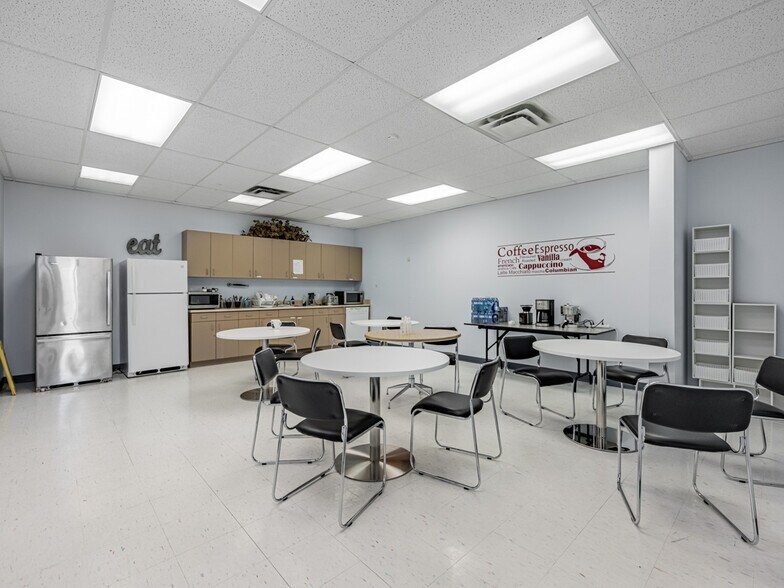 More Photos Of 200 Matheson Blvd W, Mississauga Medical For Lease