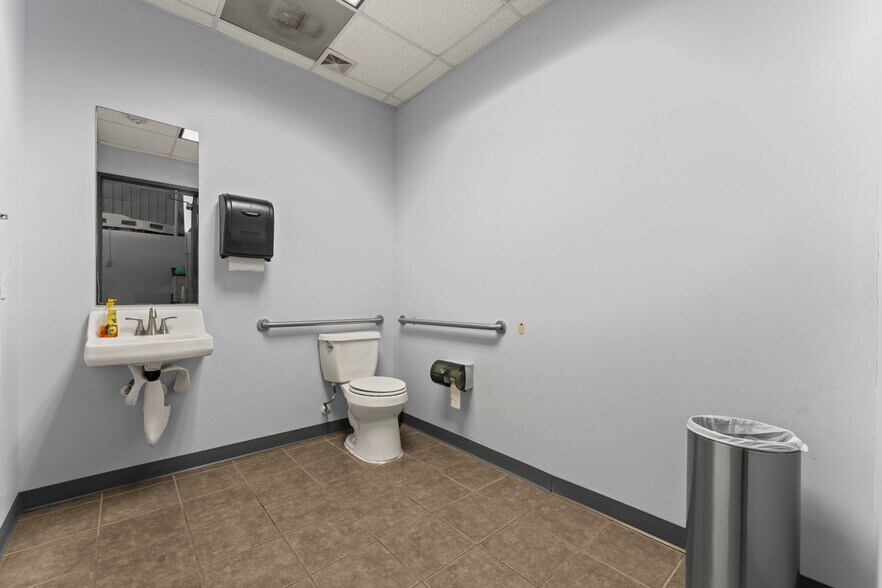 More Photos Of 26447 Hanna Rd, Oak Ridge North Swimming Pool For Sale