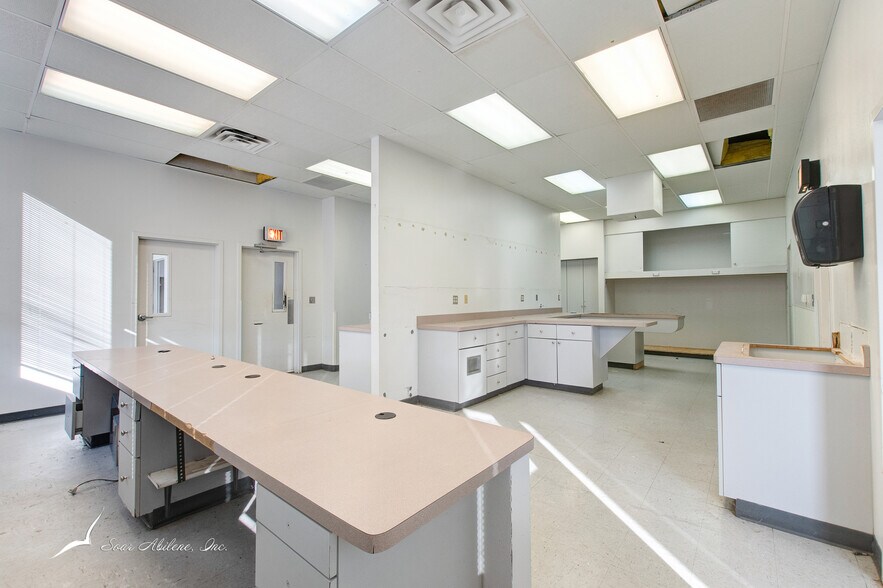 More Photos Of 3981 Ridgemont Dr, Abilene Storefront Retail Office For Sale