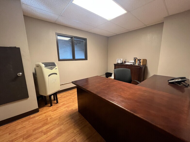 More Photos Of 301 E Blaine St, Corona Warehouse For Lease