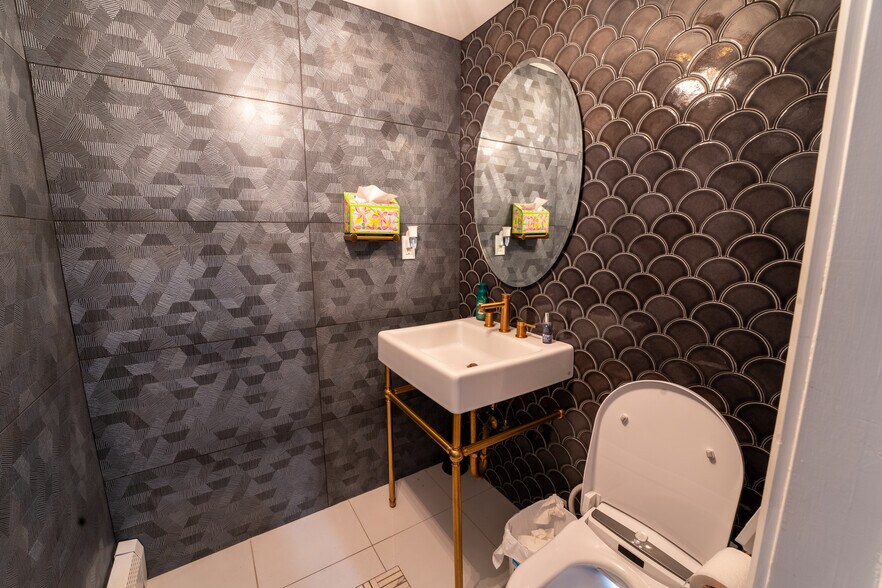 More Photos Of 12-16 Laurel Rd, East Northport Storefront Retail Office For Lease