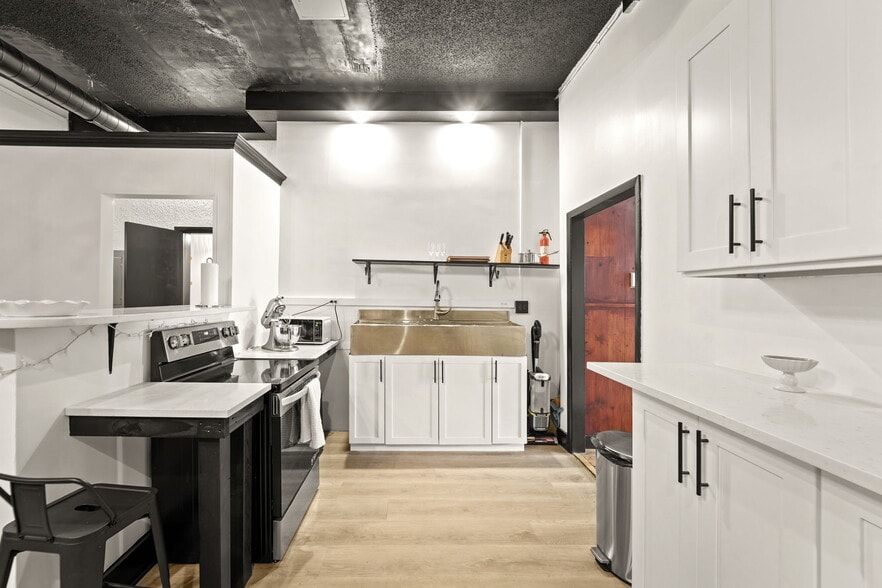 More Photos Of 136 Court St, Binghamton Apartments For Sale