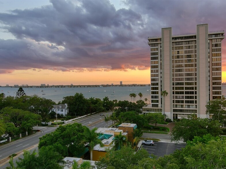 More Photos Of 777 S Palm Ave, Sarasota Office For Sale