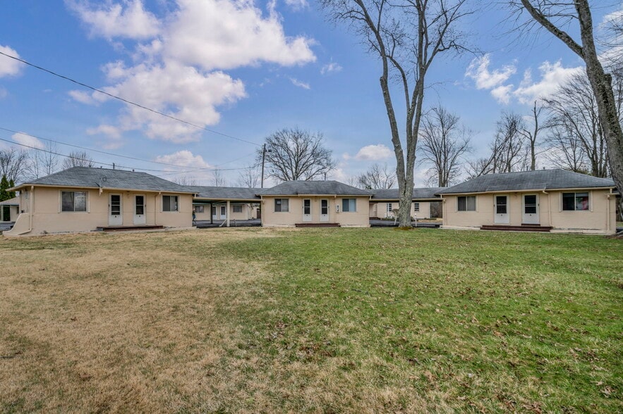 More Photos Of 44077 Oberlin Elyria Rd, Oberlin Hotel For Sale