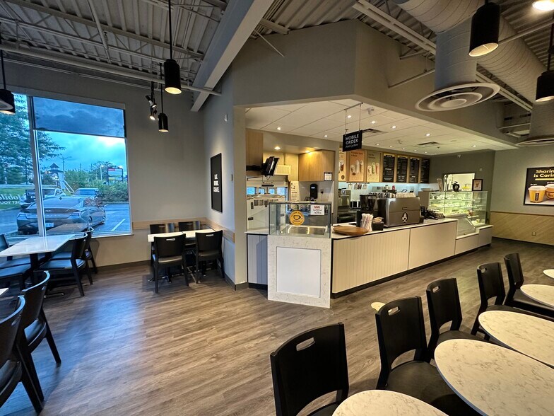 More Photos Of 486 Hazeldean Rd, Ottawa Freestanding For Sale